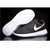 Nike/耐克 NIKE ROSHE RUN 伦敦 轻便 透气男女休闲鞋(黑白 36.5)第4张高清大图