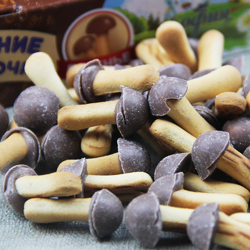 【包邮】俄罗斯进口混合黑白巧克力蘑菇丁饼干早餐下午茶零食270g(黑