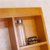 科玛斯橡木浴室镜柜送LED镜灯实木浴室柜带不锈钢毛巾架(栗子色 左镜 60cm长)第4张高清大图