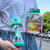 儿童水杯便携塑料吸管杯可爱卡通斜跨背带高颜值大容量学生杯子(小猫款    【600ml】)第8张高清大图